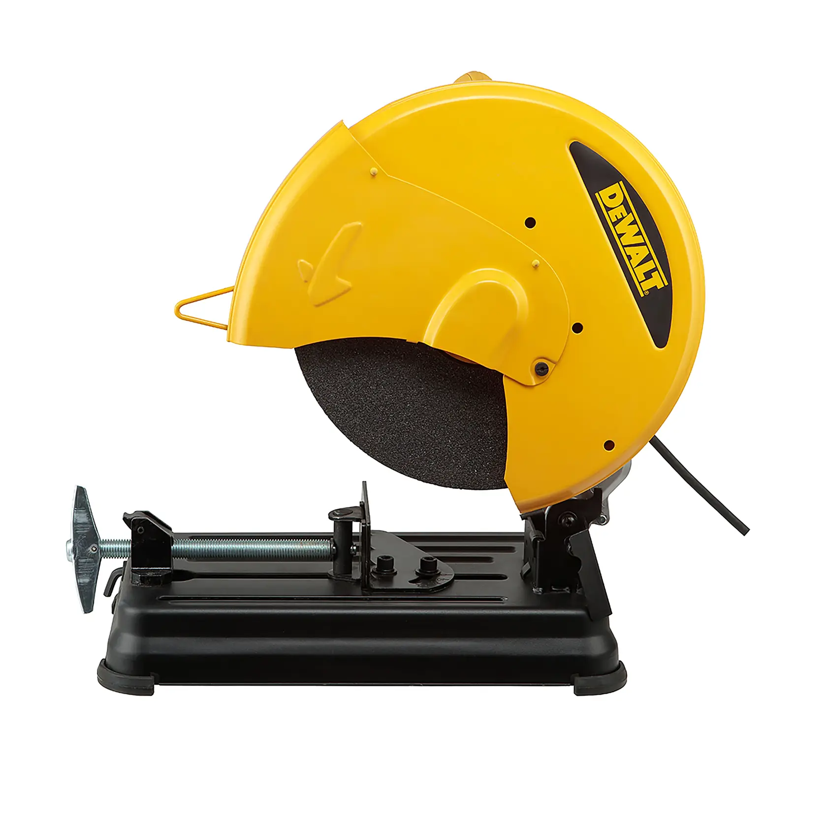 Une personne portant un équipement de sécurité utilise une scie à métaux DEWALT, modèle D28730, pour couper des barres métalliques dans un environnement industriel. Des étincelles jaillissent de la zone de coupe.