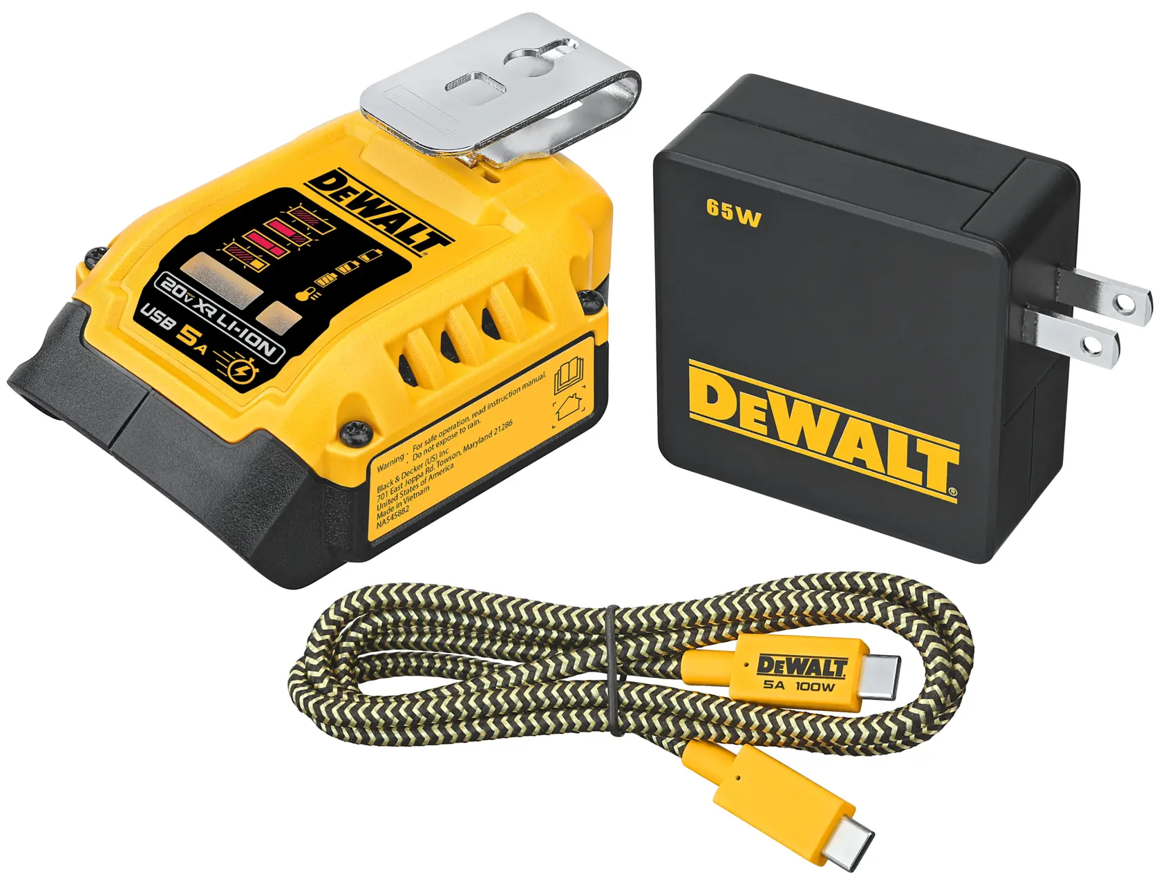 Un kit DEWALT DCB094K comprenant un adaptateur de batterie jaune avec clip, un chargeur mural noir de 65W et un câble de charge USB-C tressé.