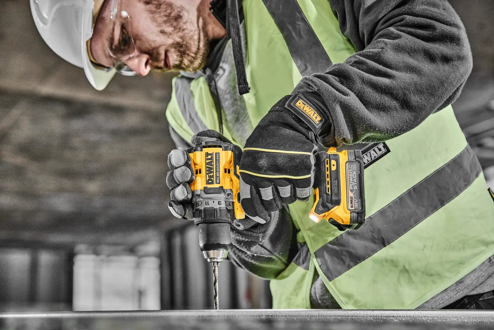 Perceuse-visseuse compacte XR 18V 1,7 Ah Li-ion brushless - POWERSTACK™