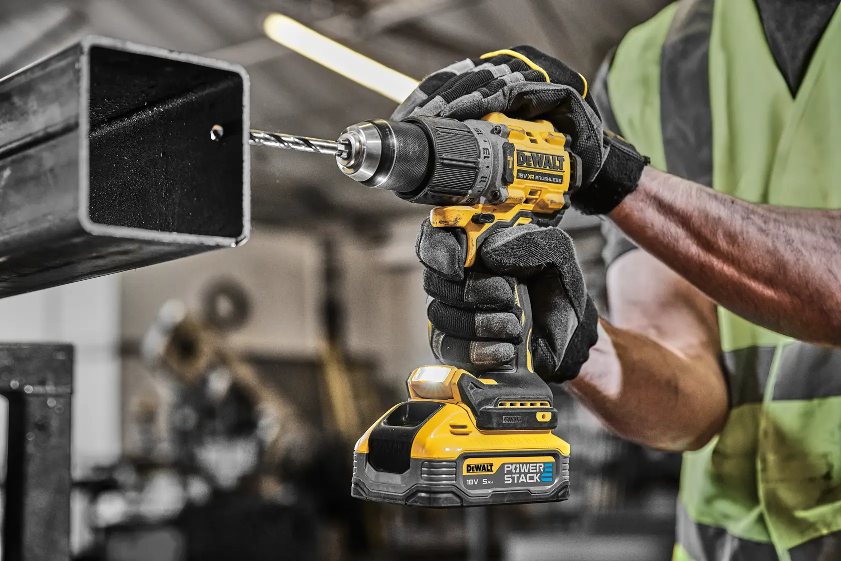 Perceuse-visseuse percussion compacte XR 18V 5 Ah Li-ion brushless POWERSTACK™