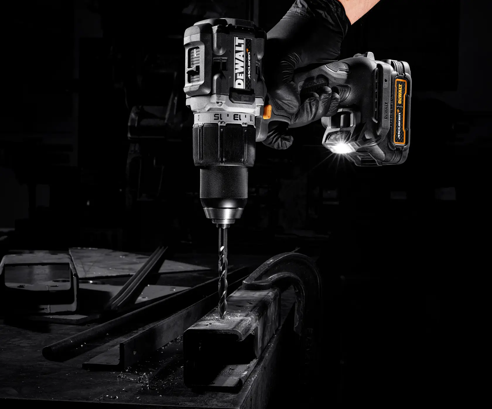 Perceuse visseuse percussion XR 18V 1.7Ah Li-Ion Brushless - POWERSTACK renforcée - ÉDITION LIMITÉE McLAREN