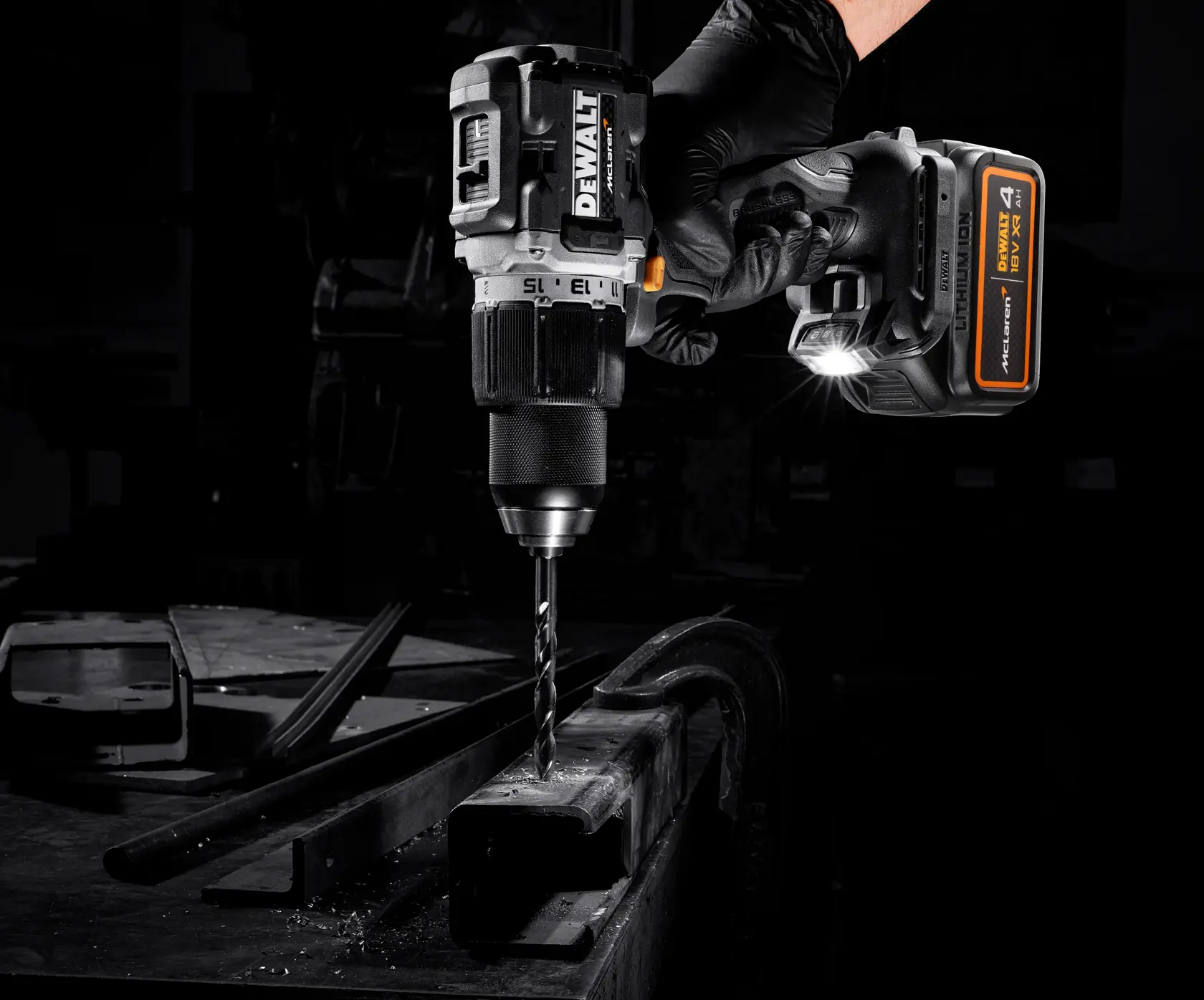 Perceuse-visseuse percussion XR 18V 4Ah Li-Ion Brushless - ÉDITION LIMITÉE McLAREN