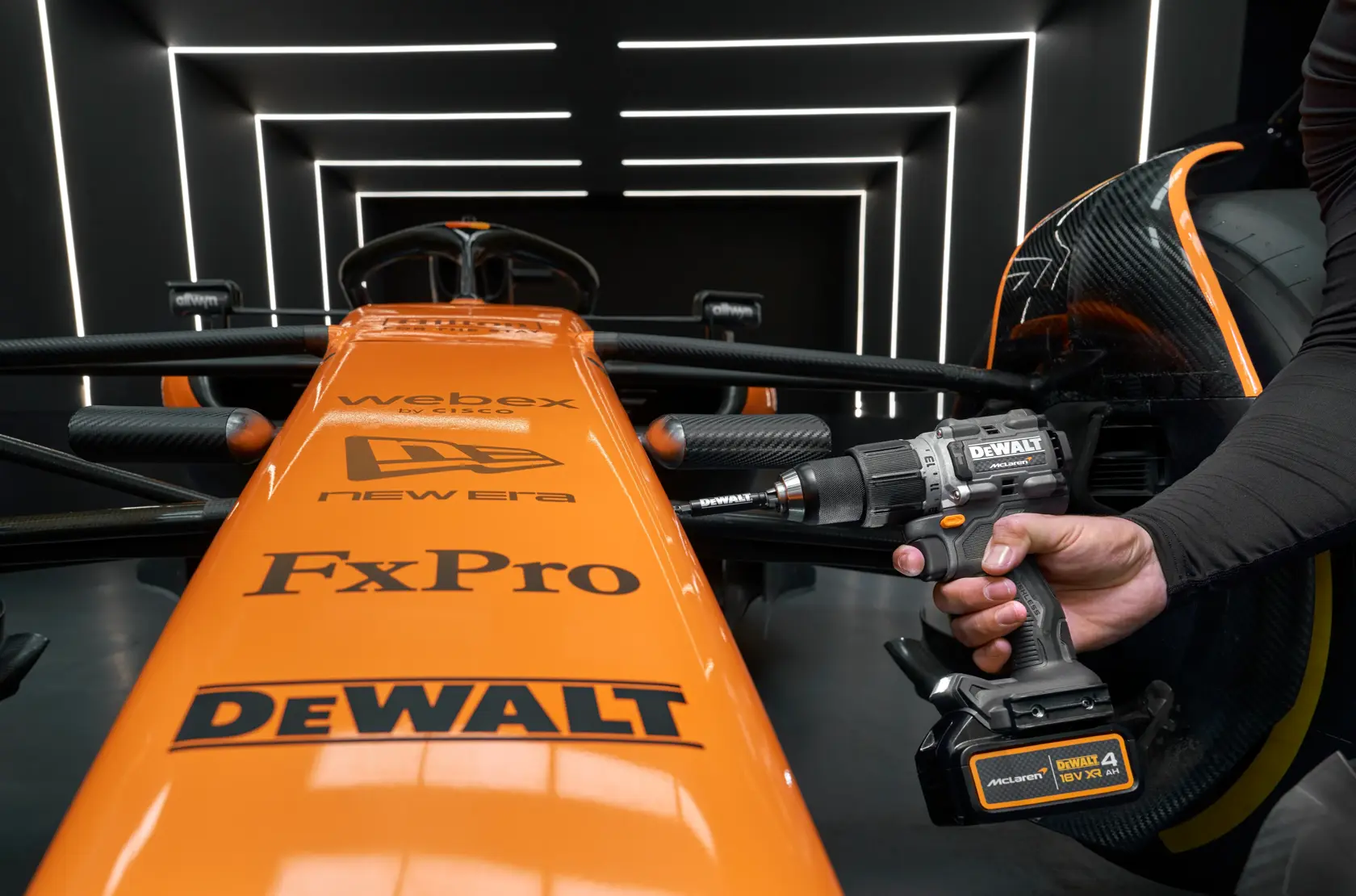 Perceuse-visseuse percussion XR 18V 4Ah Li-Ion Brushless - ÉDITION LIMITÉE McLAREN