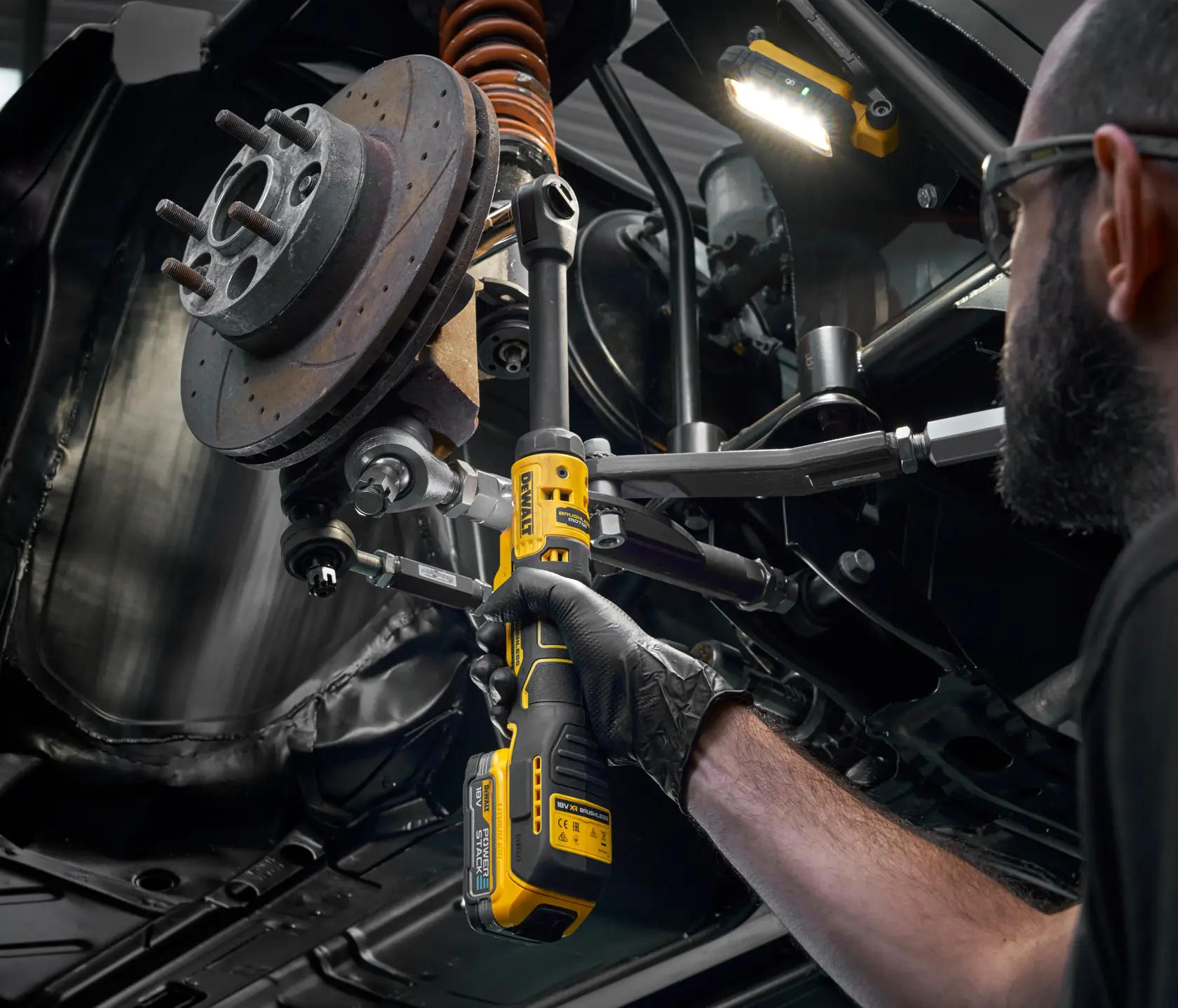 DEWALT DCF513EN-XJ, DCF513EN sur pièce auto. Outil photographie compact pour précision.
