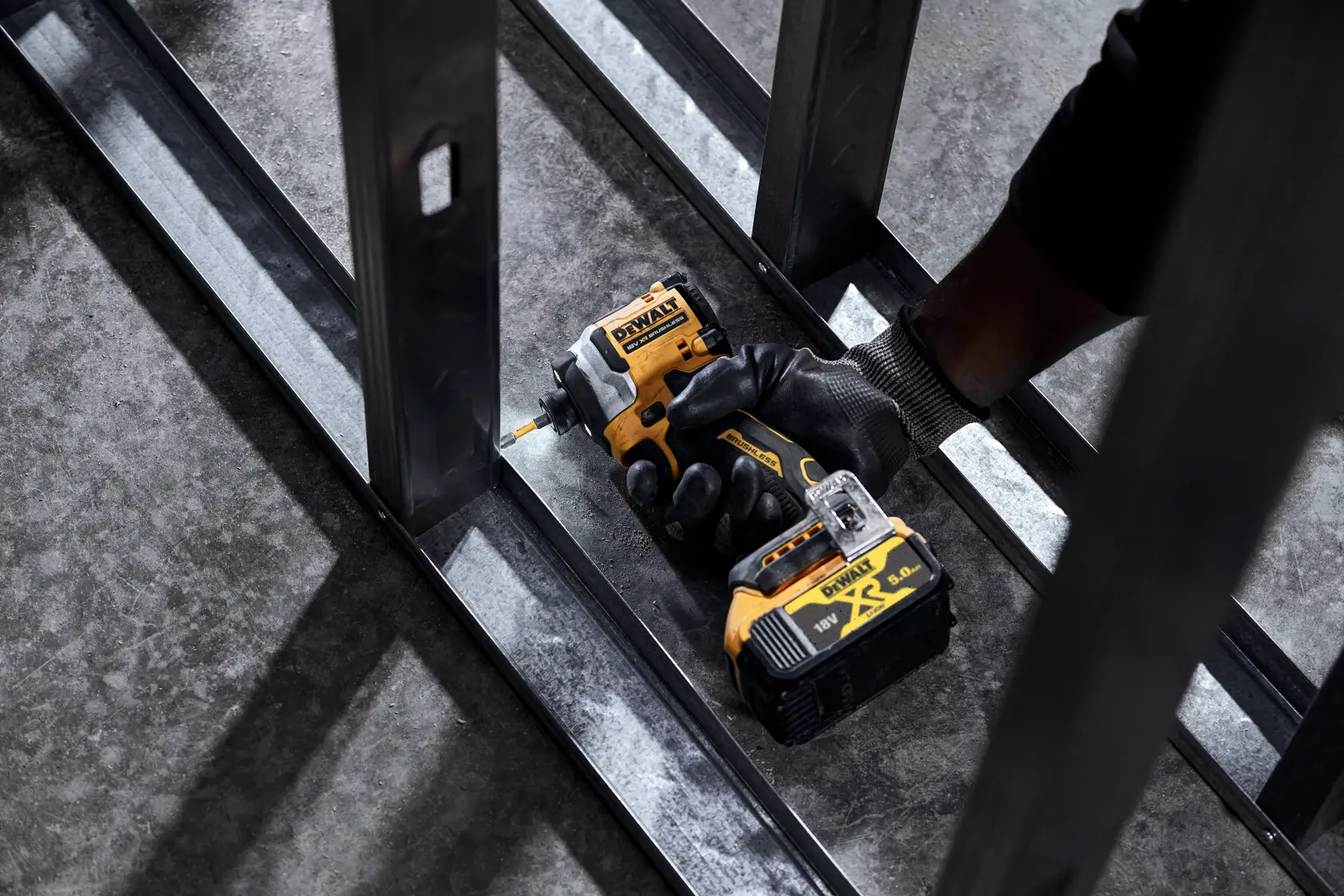 Visseuse à chocs ultra compacte XR 18V brushless - sans batterie ni chargeur - coffret TSTAK®