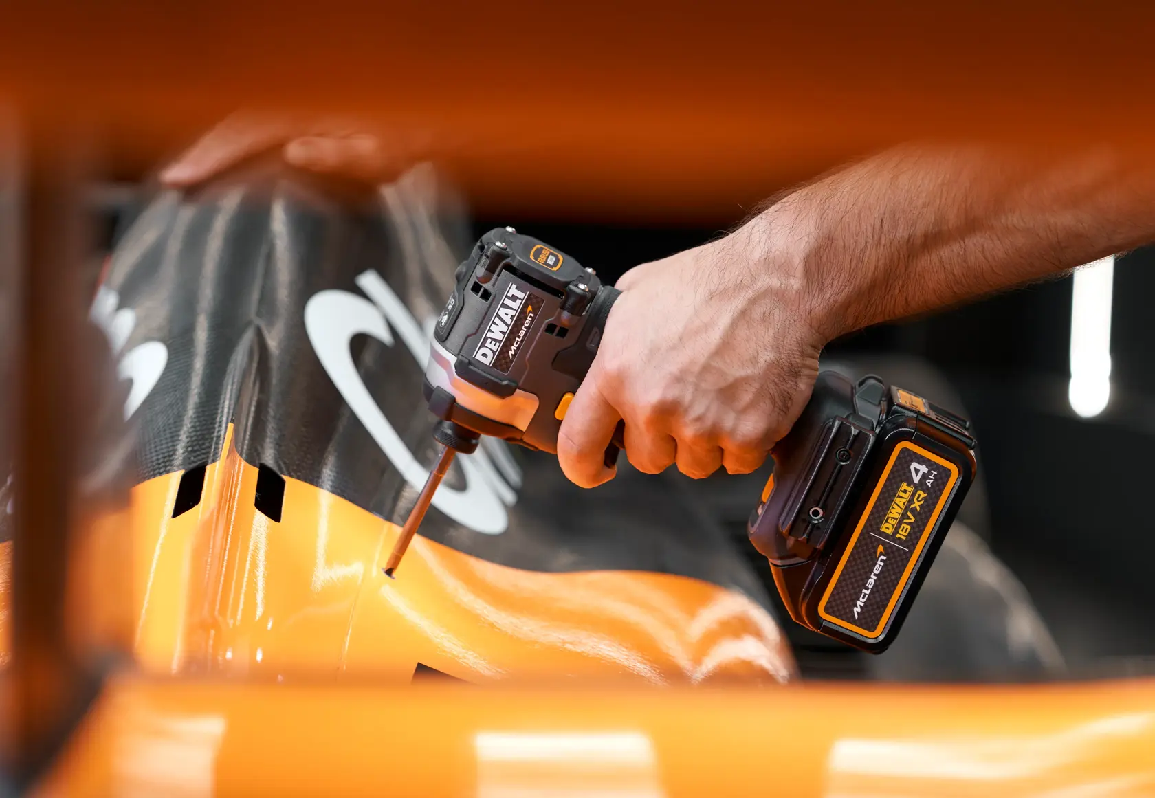 Visseuse à chocs ultra compacte XR 18V 4Ah Li-Ion Brushless - ÉDITION LIMITÉE McLAREN