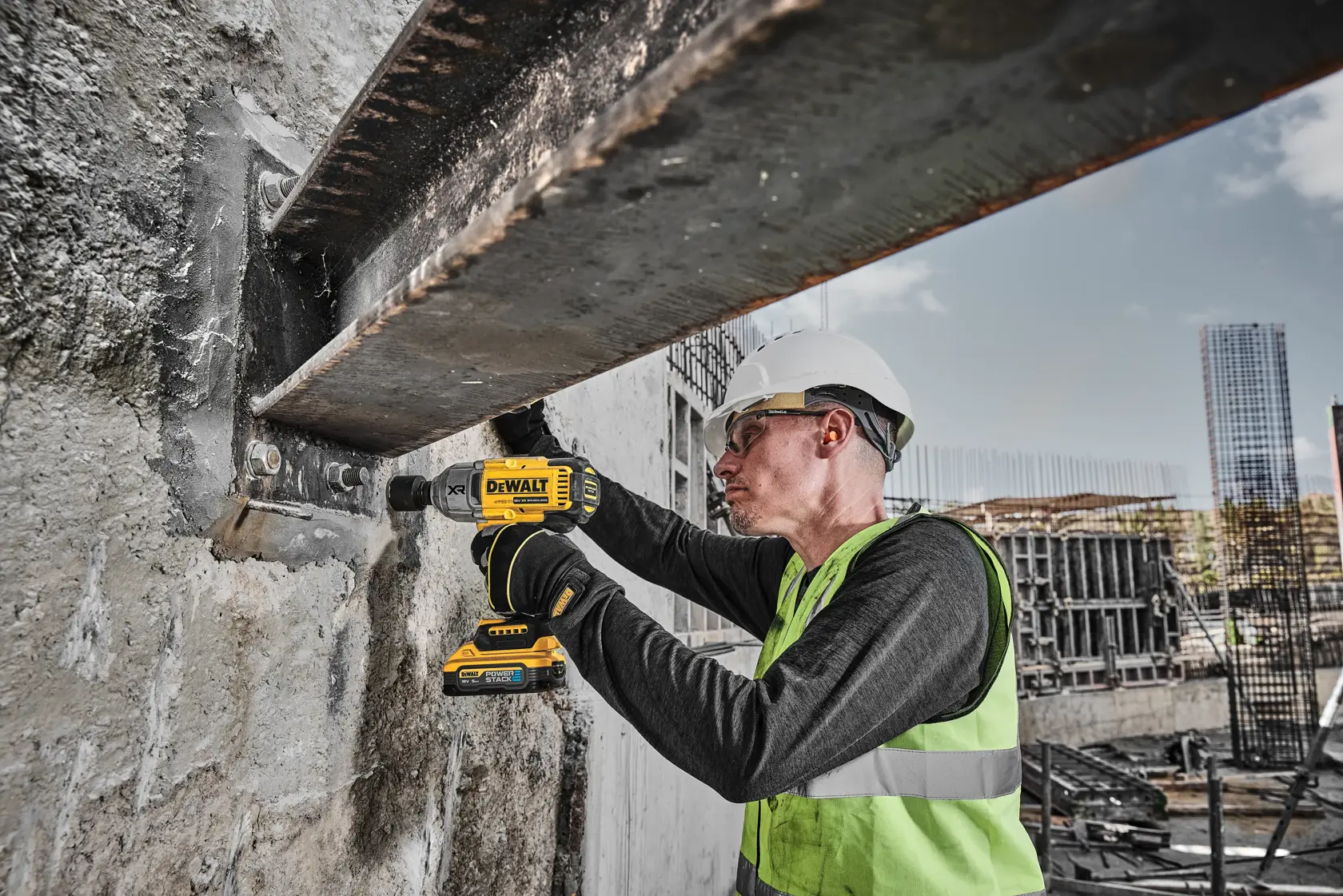 Boulonneuse ½" XR 18V 5 Ah Li-ion brushless 1396 Nm - Jonc de sécurité - POWERSTACK™