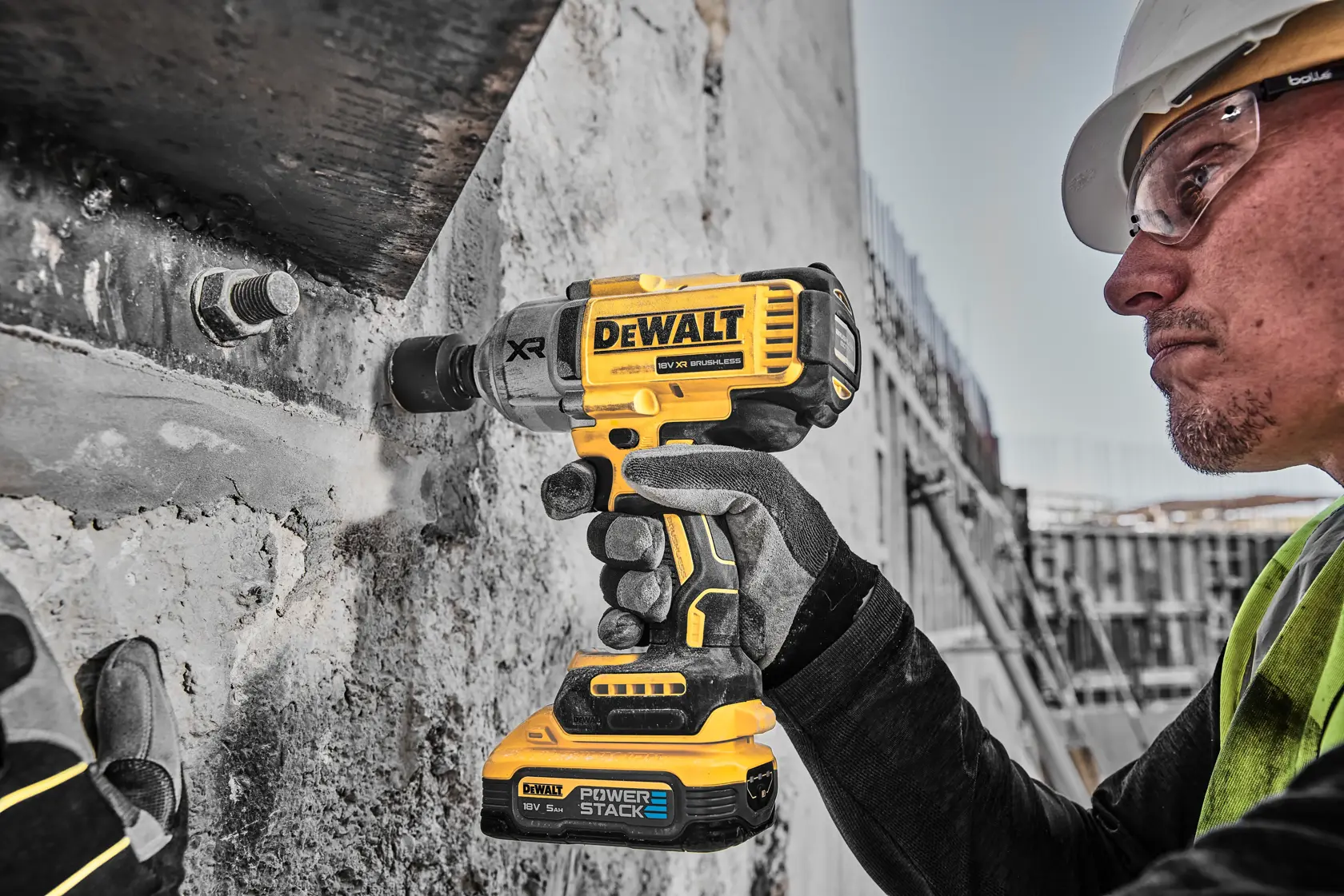 Boulonneuse ½" XR 18V 5 Ah Li-ion brushless 1396 Nm - Jonc de sécurité - POWERSTACK™