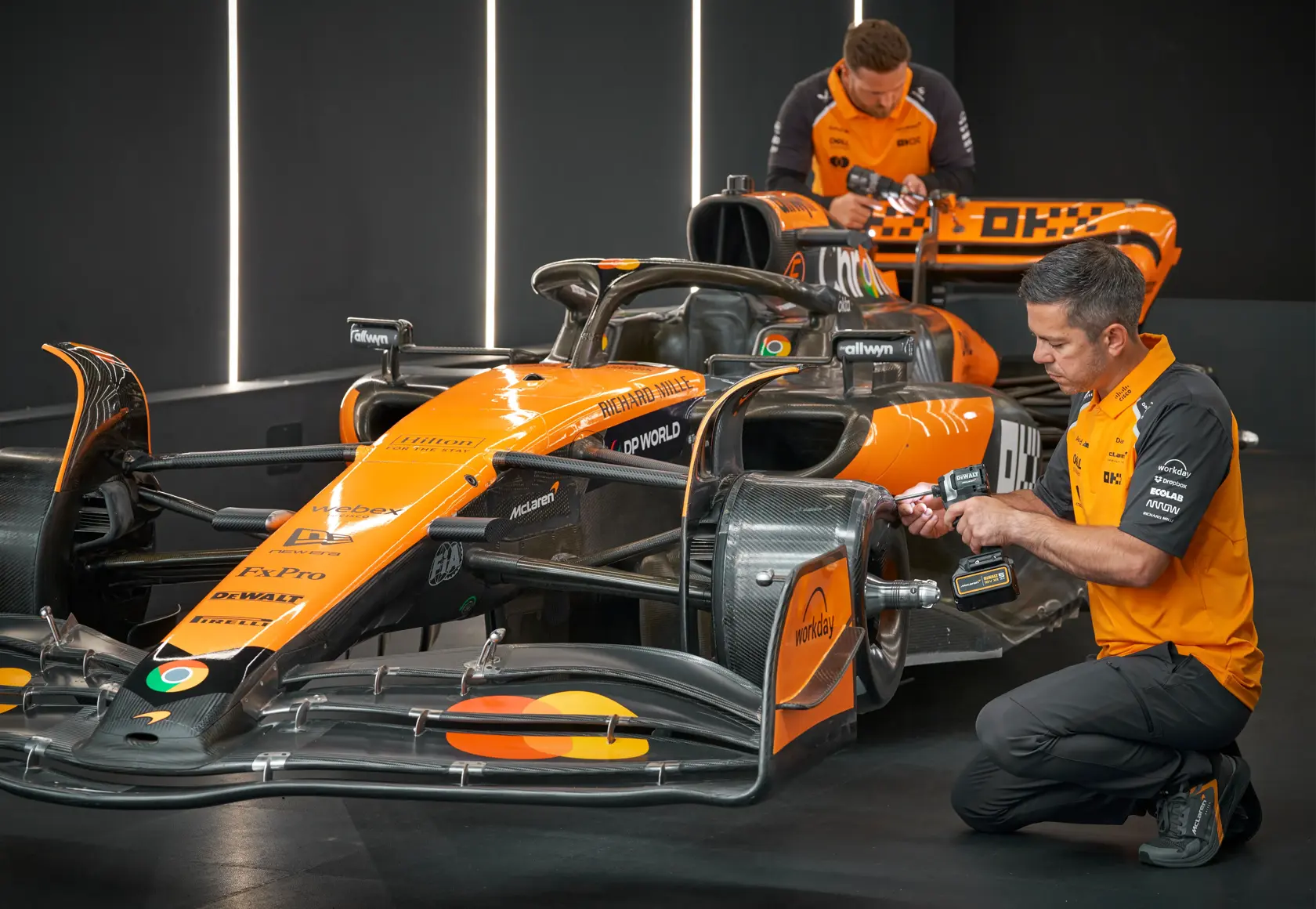 Kit 2 outils XR 18V 5Ah Li-Ion Brushless POWERSTACK - perceuse-visseuse percussion DCD805 - visseuse à chocs DCF850 - ÉDITION LIMITÉE MCLAREN
