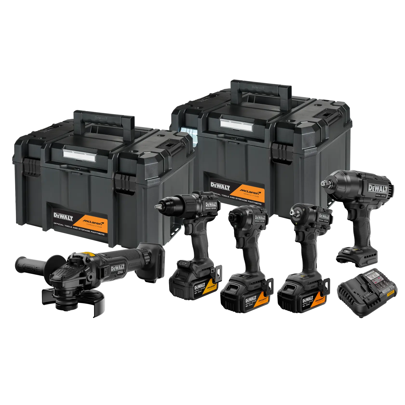 Ensemble DEWALT avec quatre outils électriques, chargeur et deux coffrets noirs.