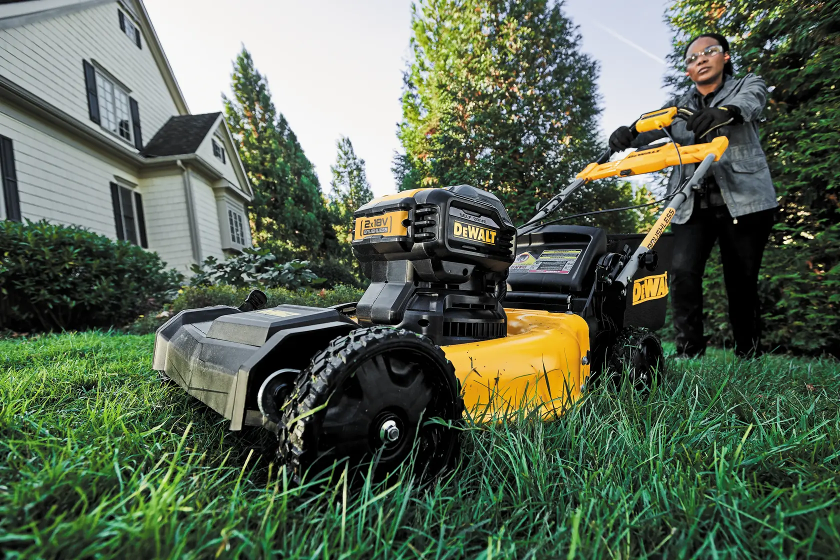 Tondeuse auto-tractée XR 2 x 18V brushless - sans batterie ni chargeur