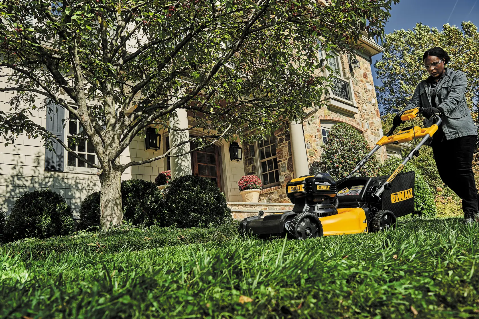 Tondeuse auto-tractée XR 2 x 18V brushless - sans batterie ni chargeur