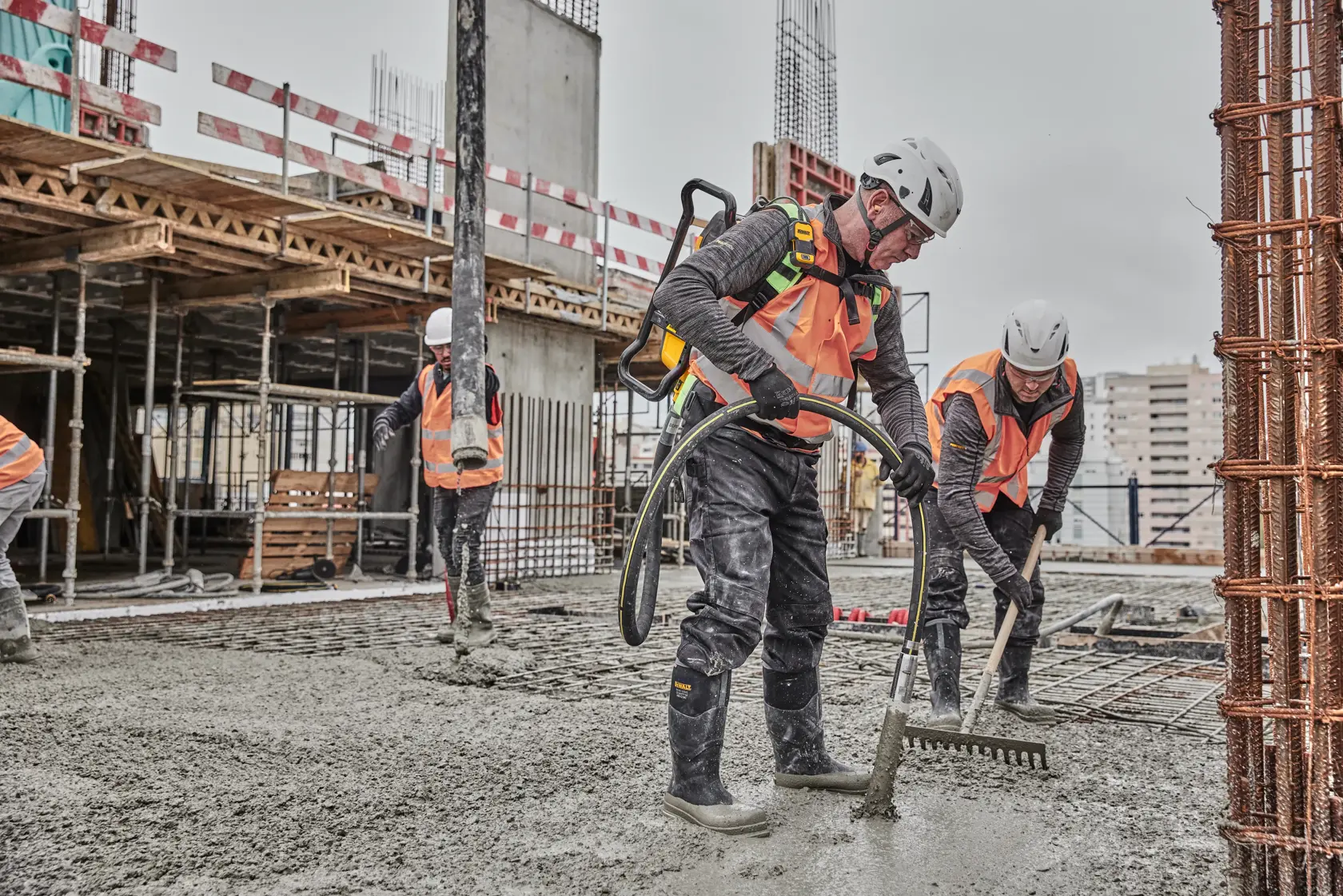 Moteur avec support dorsal pour aiguille vibrante DEWALT POWERSHIFT™