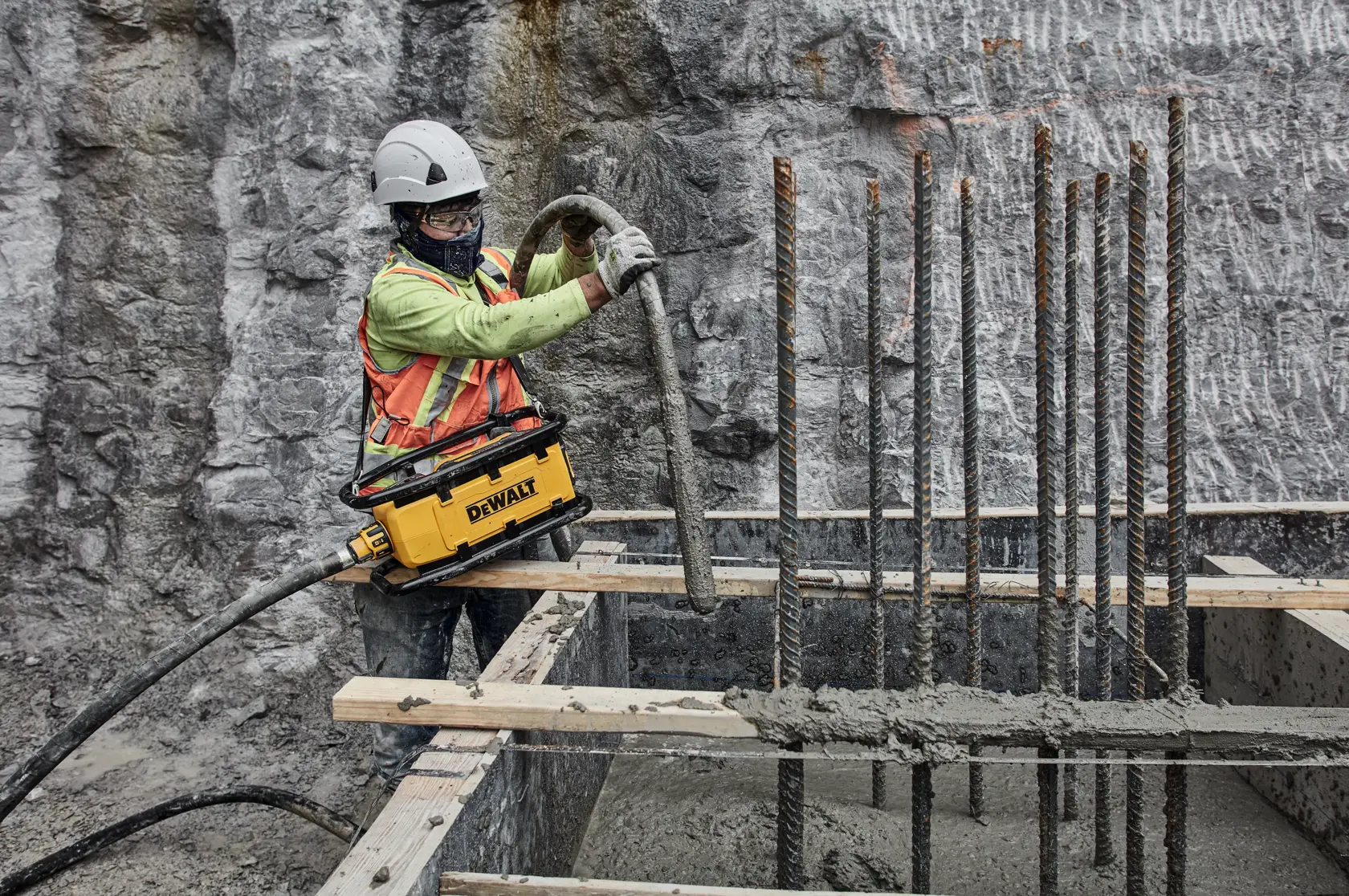 Moteur portatif pour aiguille vibrante DEWALT® POWERSHIFT™