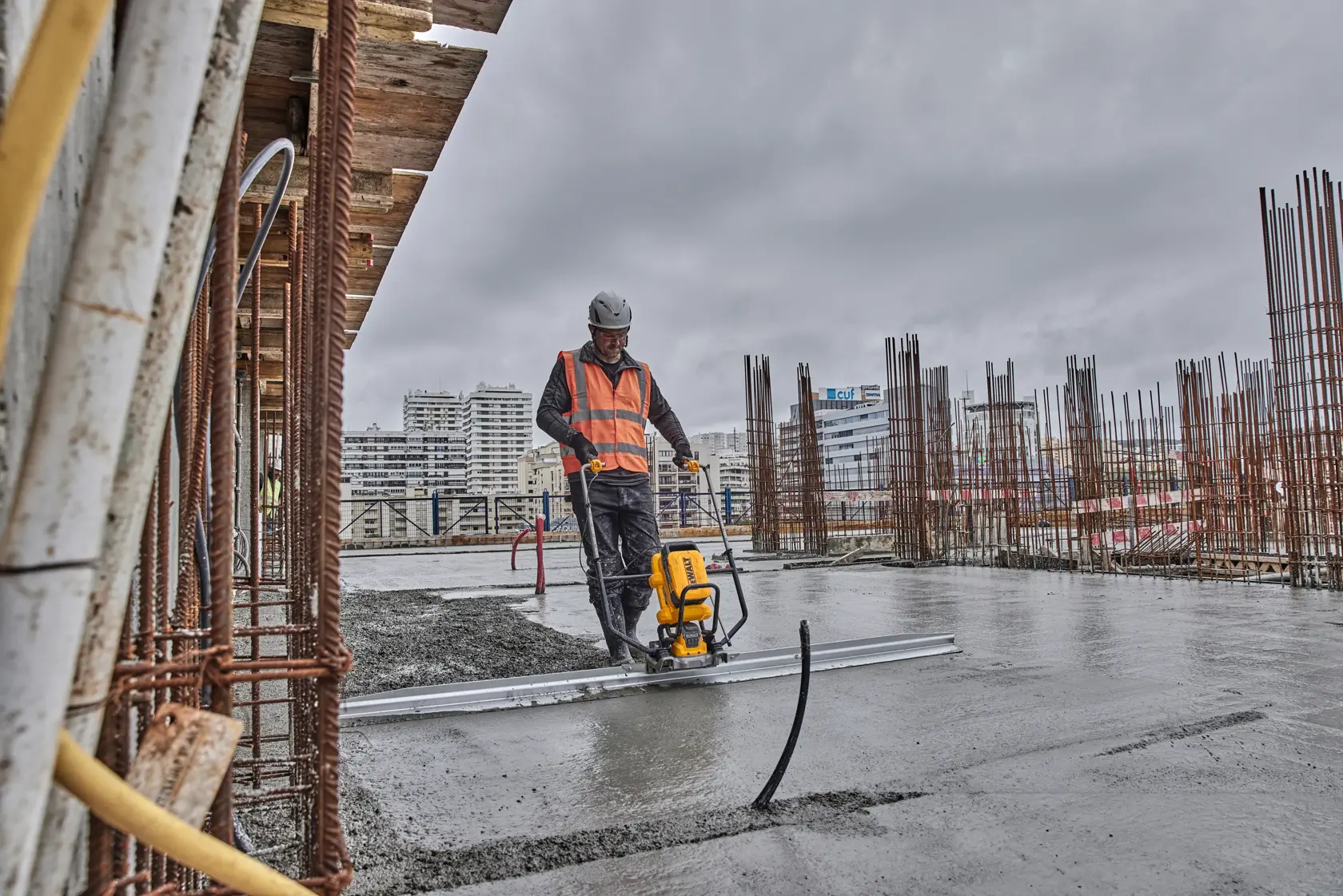Règle vibrante DEWALT POWERSHIFT™