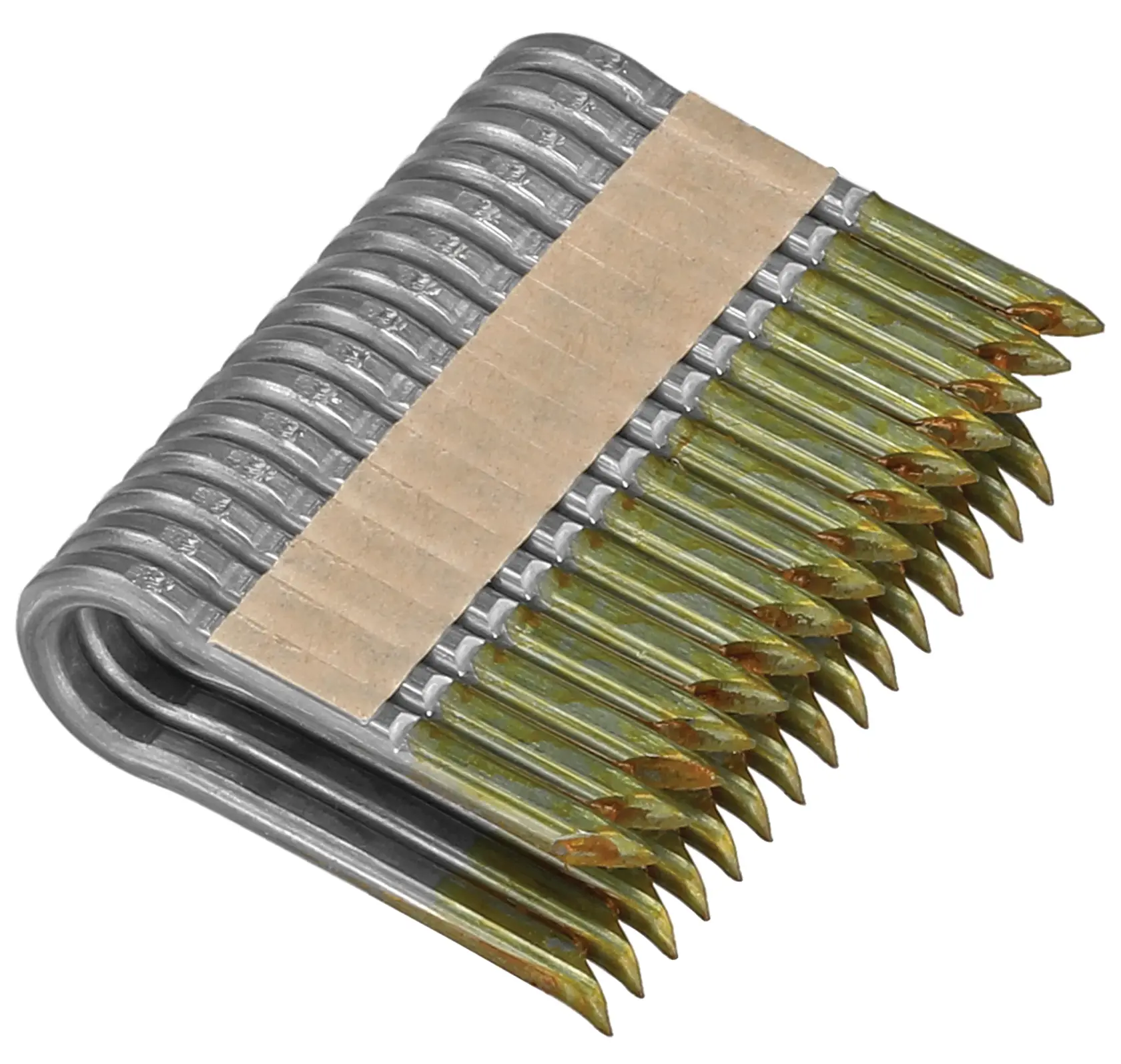 Image en gros plan d'une bande de fixations ou clous métalliques agrafés, maintenus ensemble par une bande de carton, utilisée pour les outils de construction ou de menuiserie.