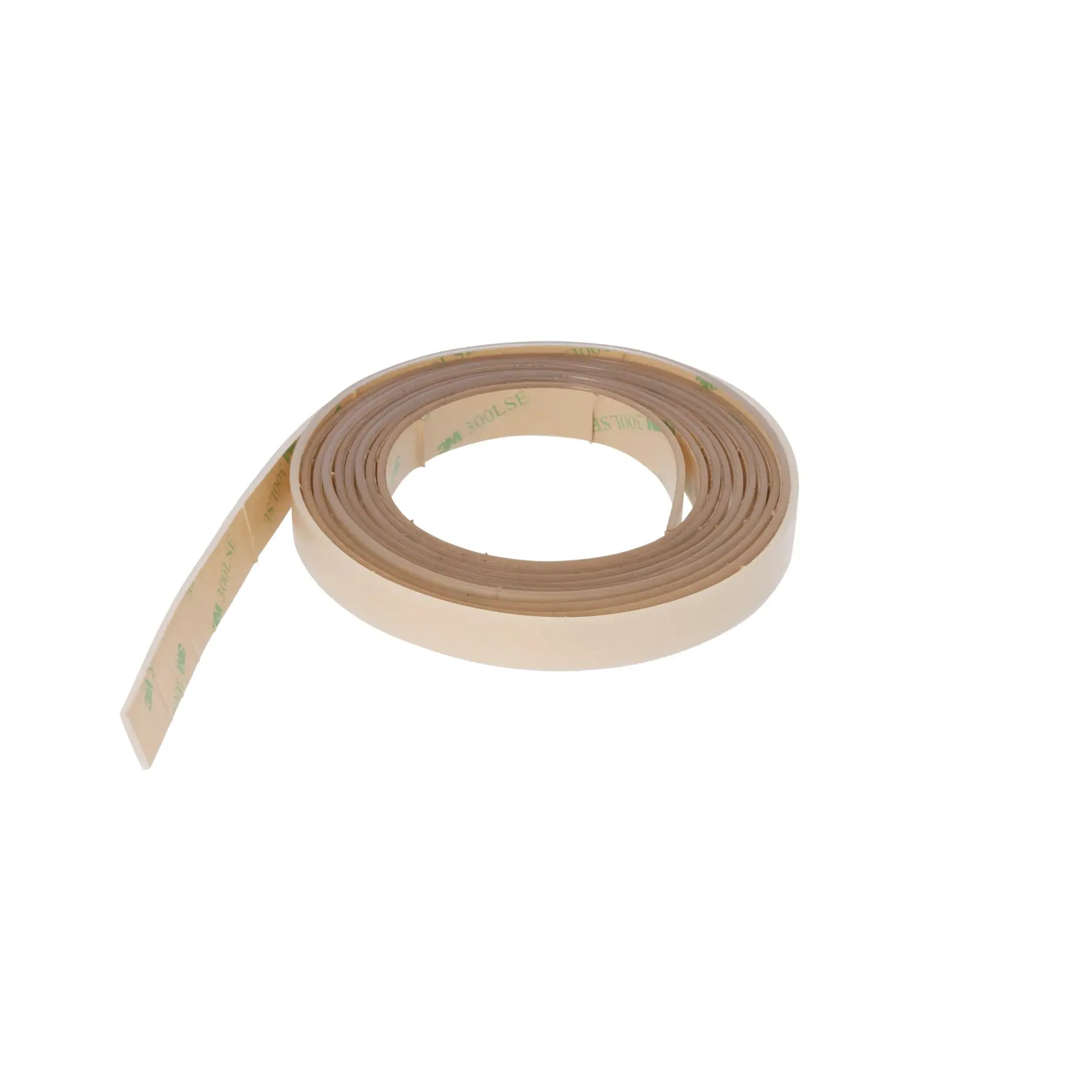 Rouleau de ruban adhésif double face beige, une extrémité déroulée, sur fond blanc.