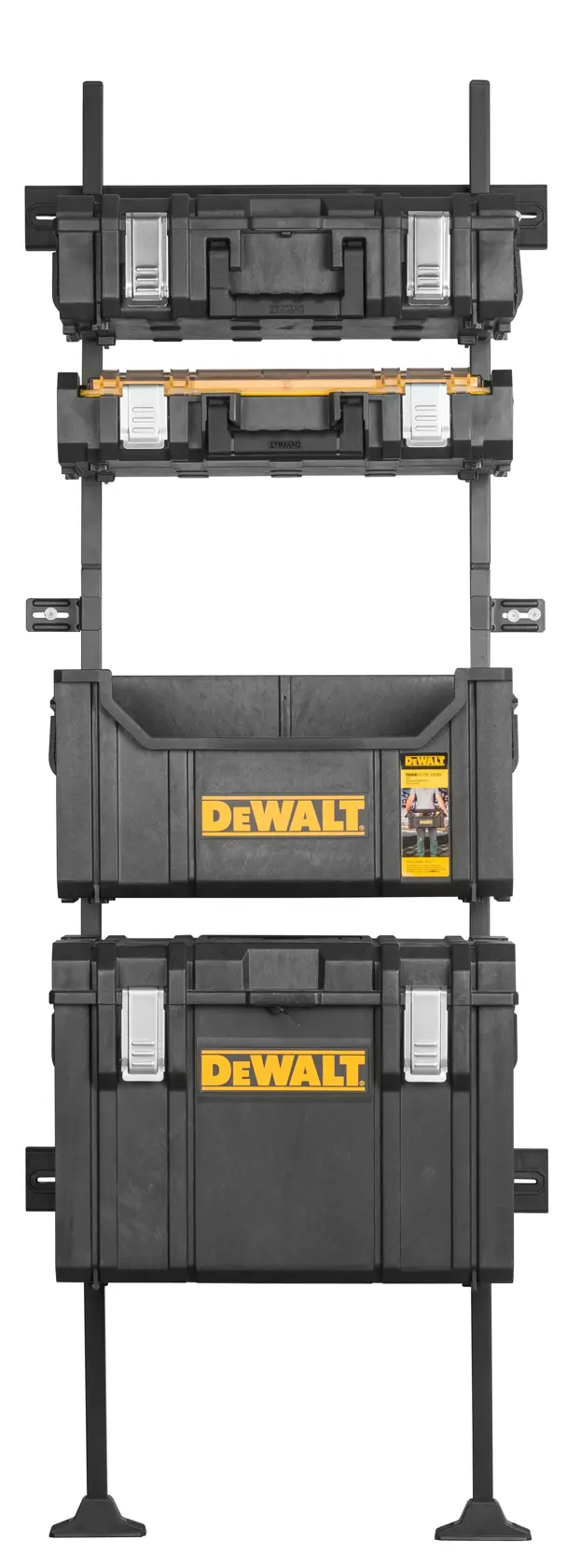 Gestapelte DEWALT schwarze Werkzeugboxen auf einem vertikalen Rack, graue Verschlüsse, gelbes Logo.