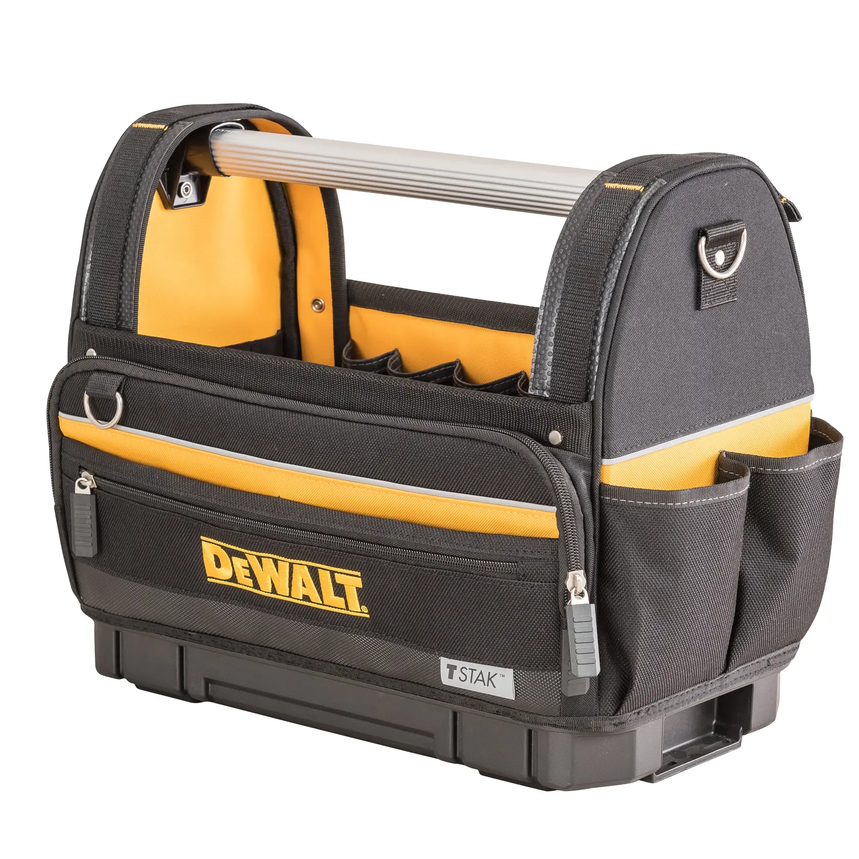 Un sac à outils ouvert noir et jaune DEWALT avec plusieurs poches, une poignée métallique robuste, une mention TSTAK et une pochette frontale zippée. Le sac est conçu pour organiser et transporter des outils.